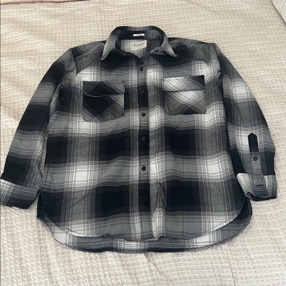 Abercrombie & Fitch Women's Black and White Plaid Button Down Shirt
